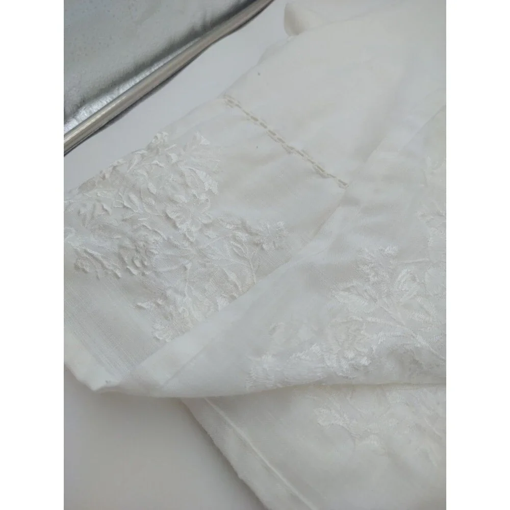 CYNTHIA ROWLEY Embroidered White Tablecloth 104 x 60